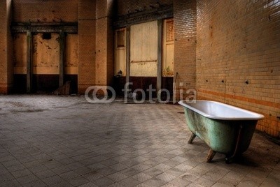 Grischa Georgiew, Badezimmer (bäder, bäder, verschmutzt, verfallen, geschichte, ruine, vergammelt, klapprig, stimmung, dunkel, surreal, mystisch, verschmutzt, renovieren, stil, architektur, fenster, raum, nostalgie, nostalgisch, ddr, zimmer, bejahrt, wanne, epoche, vergangenheit, cre)
