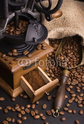 andriigorulko, dark still life with coffee (kaffee, kaffeebohne, bohne, retro, kaffeemühle, dunkel, trinken, essen, boden, tasche, entlassen, schlenge, antikes, revival, braun, korn, altmodisch, grillparty, stilleben, auseinandergehen, weiß, hol)