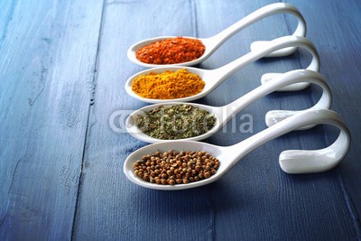 Africa Studio, Different kinds of spices in ceramics spoons, close-up, (arten, gewürz, keramik, verfärbt, hölzern, backgrounds, aroma, basilikum, close-up, bunt, würze, kochen, koriander, kochkunst, kreuzkümmel, striegeln, different, getrocknete, flavour, essen, foodie, körnchen, grün, gruppe, kraut, kraut, zutate)