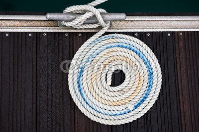 dvoevnore, Nautical mooring rope (seil, boot, vertäuung, wirbel, gelockt, holzterrasse, bootfahren, knoten, sailing, nautisch, weiß, marin, maritim, schiff, yacht, details, dock, runde, holz, linie, textur, pfeiler, schifffahrt, spiralförmig, klettern, klampe, hölzern, ausstattun)