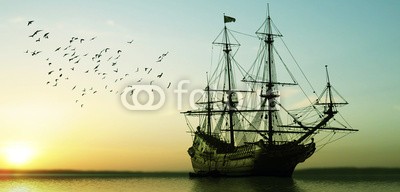 F@natka, Sailboat against beautiful sunset landscape (tier, backgrounds, schöner, vögel, blau, boot, hell, cartoons, himmlisch, wolken, dunkel, abend, glühen, horizont, abbildung, licht, lonely, mondschein, morgens, geheimnisvoll, natur, nacht, ozean, besinnung, rivers, segelboot, sailing, segel, mee)
