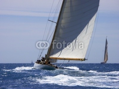 Donnerbold, Regatta klassischer Yachten (classic, yacht, yacht, regatta, laufen, rückseite, segel, segelsport, segelsport, yacht, segelschiff, schiff, boot, meer, schnell, groß, mittelmeer, wasser, weiß, classic, weiß, blau, ozean, wind, gischt, schau)