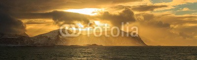 underwaterstas, sunset on the fjords of Norway (norge, fjord, lofoten, fischfang, town, skandinavien, arktis, insel, landschaftlich, rot, norwegische, hafen, norden, natur, picturesque, meer, dorf, haus, landschaft, nordic, wasser, draußen, europa, sonnenuntergänge, berg, insel, traditionell, tourismu)