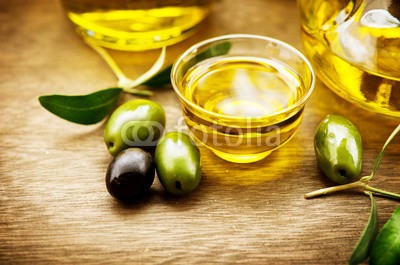 Subbotina Anna, Olives and olive oil. Bowl of extra virgin olive oil (öl, oliven, extra, mariä, selbstgemacht, oliven, glas, flasche, schüssel, hölzern, backgrounds, pflege, schließen, kochen, kochen, kochkunst, besteck, diät, abnehmen, dressing, schmalz, entladen, essen, europäisch, fließen, essen, gold, foodi)