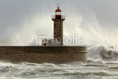 Zacarias da Mata, Windy waves (weiß, pfeiler, welle, groß, portugal, leuchtturm, porto, himmel, wasser, meer, ozean, platsch, gischt, natur, rivers, küste, blau, farbe, windig, stürmisch, leuchtfeuer, duero, licht, tage, kräfte, wetter, gefahr, fließen, wind, klima, schwe)