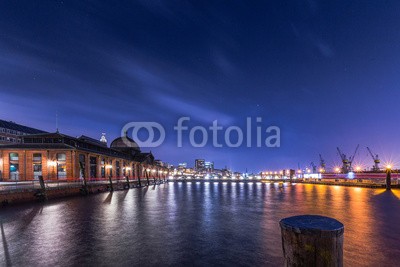 niemannfrank, Elbe Fischmarkt Hamburg (hamburg, fischmarkt, elba, flux, wasser, brücke, stern, planet, licht, nacht, himmel, sehenswürdigkeit, wasserturm, gebäude, haus, zeigen, museu)