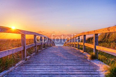 Marco2811, Strandbild Wasser Ostsee (urlaub, erholung, meer, wasser, stranden, sommer, sonnenuntergänge, sylt, rügen, usedom, dänemark, brücke, see, brücke, connection, ostsee, nordsee, zielen, time out, spaziergang, holzbrücke, welle, himmel, wolken, energie, brennstoff, wellnes)