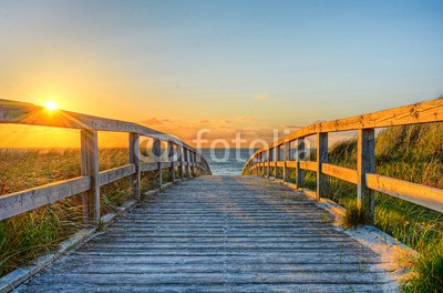 Marco2811, Strand (urlaub, erholung, meer, wasser, entspannung, stranden, sommer, sonnenuntergänge, sylt, rügen, usedom, dänemark, brücke, see, brücke, connection, ostsee, nordsee, zielen, time out, spaziergang, holzbrücke, welle, himmel, wolken, energie, brennstof)