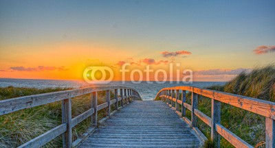 Marco2811, Brücke Strand (urlaub, erholung, meer, wasser, entspannung, stranden, sommer, sonnenuntergänge, sylt, rügen, usedom, dänemark, brücke, see, brücke, connection, ostsee, nordsee, zielen, time out, spaziergang, holzbrücke, welle, himmel, wolken, energie, brennstof)