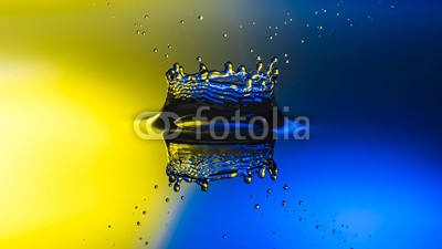 nasared, Wassertropfen, Tropfen, Water Drop (wasser, rieseln, wassertropfen, gelb, blau, aufprall, aufsteigen, besinnung, bewegung, blase, energie, erfrischend, erfrischend, fallen, farbe, flüssigkeit, frisch, gefroren, trinken, wasser, klar, luftblasen, makro, meteor, nass, physik, platsch, rege)