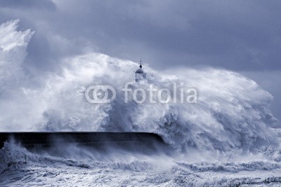 Zacarias da Mata, Heavy storm (sturm, leuchtturm, tsunamis, orkan, meer, welle, stürmisch, weiß, duero, ozean, himmel, wind, tage, portugal, natur, groß, pfeiler, farbe, wasser, licht, landschaft, reisen, wirbelsturm, draußen, gefahr, dramatisch, strom, kräfte, porto, wolken, wette)