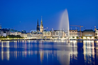 Marco2811, Hamburg Alster (hamburg, abend, rathaus, skyline, stadtlandschaft, tourismus, wasser, hafen, abendstimmung, stadt, deutsch, sehenswürdigkeit, spiegelung, beleuchtung, elba, hafenstadt, metropole, beleuchtet, orientierungspunkt, abenddämmerung, berühmt, blau, deutsc)