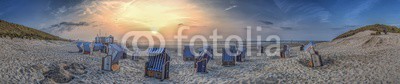 Blickfang, Norderney Panorama am Strand (blau, deutsch, reiseziel, insel, meer, sand, urlaub, touristisch, nordsee, sylt, wasser, panorama, welle, stranden, strandkorb, himmel, attraktion, norderney, europa, strandkorb, erholung, kur, sonne, sonnenuntergänge, abend, stimmun)
