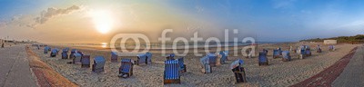 Blickfang, Norderney Panorama am Strand (blau, deutsch, reiseziel, insel, meer, sand, urlaub, touristisch, nordsee, sylt, wasser, panorama, welle, stranden, strandkorb, himmel, attraktion, norderney, europa, strandkorb, erholung, kur, sonne, sonnenuntergänge, abend, stimmung, wandel)