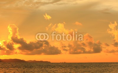 alexzeer, Sunset on blue sky.blue sky clouds,Blue sky with clouds. (himmel, draußen, tageslicht, weiß, wolken, tage, atmosphäre, peace, hell, sommer, licht, meteorologie, himmel, klima, sauerstoff, himmlisch, bewölkt, hoch, farbe, blau, wetter, schönheit, pure, religion, schöner, backgrounds, natur, ozon, luf)