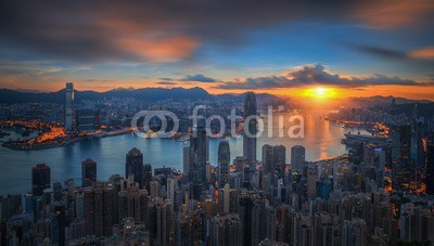 anekoho, Sunrise over Victoria Harbor as viewed atop Victoria Peak (gebäude, china, insel, stadtlandschaft, kong, hong, antennen, victoria, anblick, pike, hafen, hafen, asien, business, abenddämmerung, berg, sonnenuntergänge, szene, skyscraper, downtown, apartment, wolken, dramatisch, urbano, skyline, twilight, type)