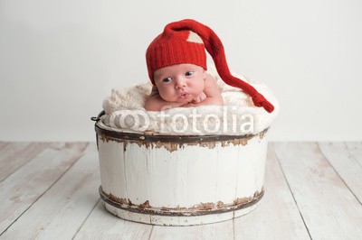 katrinaelena, Newborn Baby Boy Wearing a Red Stocking Cap (neugeborene, baby, junge, ausdruck, wachsam, mütze, chapeau, eimer, hölzern, weiß, rot, männlich, menschlich, kleinkinder, portrait, person, hübsch, pure, reinheit, unschuld, unschuldig, neu, posiere)