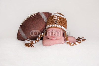 katrinaelena, Newborn Baby Boy Wearing a Crocheted Football Hat (neugeborene, baby, junge, american football, fußball, mütze, chapeau, weiß, männlich, menschlich, kleinkinder, portrait, person, hübsch, pure, reinheit, unschuld, unschuldig, neu, schlafen, schlafen, noppen, bal)