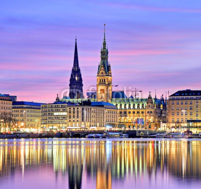 Marco2811, Alster Hamburg (hamburg, abend, rathaus, skyline, stadtlandschaft, tourismus, wasser, hafen, abendstimmung, stadt, deutsch, sehenswürdigkeit, spiegelung, beleuchtung, elba, hafenstadt, metropole, beleuchtet, orientierungspunkt, abenddämmerung, berühmt, blau, deutsc)