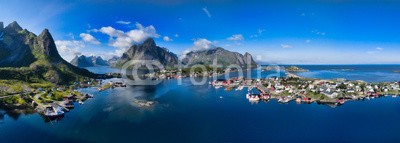 harvepino, Scenic Norway (antennen, schöner, flug, fliegender, hoch, landschaft, lofoten, norge, draußen, panorama, panoramisch, picturesque, skandinavien, szenerie, landschaftlich, froh, reisen, anblick, arktis, blau, küste, tage, berühmt, fischfang, fjord, haus, industri)