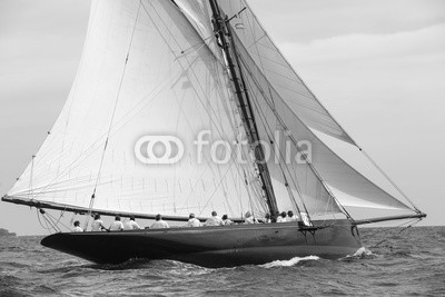 litchi cyril, voiliers (segel, boot, regatta, meer, nautisch, crew, blau, azur, sonne, mittelmeer, früher, zeit, classic, holz, matrosen, matrosen, segelboot, seil, seil, takelage, kupfer, leder, boot, überschrift, erdichtet, stangen, ausnahme, segelboot, brücke, verbinde, ba)