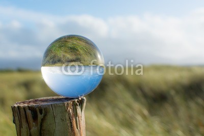 klauskreckler, Dunes with crystal ball, Ireland (strand, sanddünen, sand, gras, blau, himmel, meer, landschaft, backgrounds, froh, ozean, pfad, küste, urlaub, küste, sanddünen, schöner, natur, sommer, urlaub, reisen, seaside, draußen, sonne, seelandschaft, küstenlinie, grossbritannien, irlan)