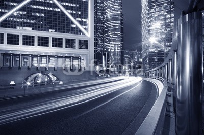 leeyiutung, Night Traffic in Hong Kong City (schwarzweiß, stadt, midtown, nacht, bürogebäude, verkehr, urbano, architektur, asien, hintergrund, verschwommen, gebäude, business, autos, china, stadtlandschaft, altersgenosse, stadtteil, downtown, abenddämmerung, äusseres, schnell, finanze)