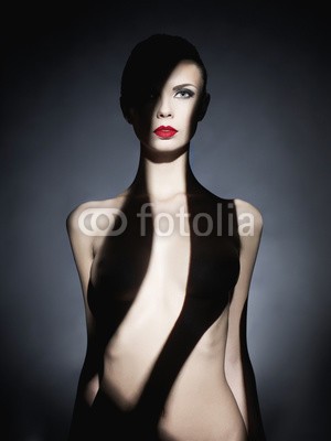 George Mayer, Gorgeous young lady with shadow on her body (kunst, schöner, schönheit, gestalten, weiblich, mädchen, frau, makeup, außergewöhnlich, modellieren, sinnlich, sexy, frau, elegant, prächtig, frisur, blick, luxus, studio, mode, jung, trendy, stylish, schatten, garniert, figuren, körper, gnad)