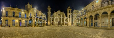 Blickfang, Plaze de la Catedral Havanna (cuba, havana, karibik, tropics, tropisch, cuba, kubaner, reisen, urlaub, erholung, tourismus, sehenswürdigkeit, historisch, bejahrt, morbid, ernest, architektur, autos, autos, old-timer, sommer, stranden, warm, schwuler, meer, himmel, theater, unesc)