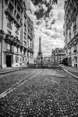 Photocreo Bednarek, Eiffel Tower seen from the street in Paris, France. Black and white (paris, frankreich, eiffelturm, turm, stadt, straße, haus, französisch, architektur, reiseziel, niemand, reisen, anblick, europäisch, urbano, orientierungspunkt, symbol, tour, gebäude, historisch, sightseeing, pariser, himmel, romantisch, urlaub, europ)