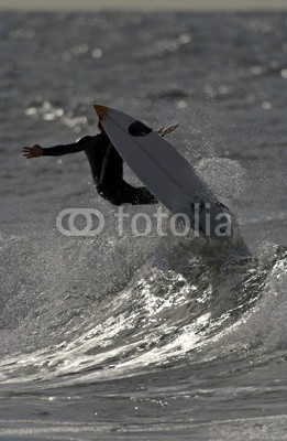 bevisphoto, surfer in der nordsee (surfen, nordsee, ostsee, deutsch, urlaub, touristen, tourismus, sturm, insel, sylt, dänemark, mores, ozean, freiheit, spaß, energie, energie, wasser, salzwasser, kräfte, neopren, sport, industrie, welle, welle, weihwasser, messestand, valva, nordi)