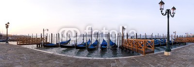 Blickfang, Gondeln in Venedig (fastnacht, venedig, horizontale, farbe, tage, boot, gondel, wasser, kostüm, maske, verschalung, erwachsen, italien, karneval, panorama, historisc)