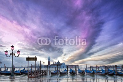 Blickfang, Gondeln in Venedig (fastnacht, venedig, horizontale, farbe, tage, boot, gondel, wasser, kostüm, maske, verschalung, erwachsen, italien, karneval, panorama, historisch, himmel, lil)