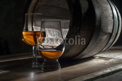 razoomanetu, Two glasses of strong alcohol, amid oak barrels (whiskey, glas, weinbrand, wein, hintergrund, alt, fass, hölzern, jahrgang, alkohol, cognac, trinken, flüssigkeit, schwarz, holz, getränke, spirituose, keller, schottische, whiskey, bourbon, brennerei, braun, eiche, bar, stark, hart, booze, rum, tisc)