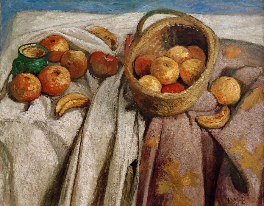 Paula Modersohn-Becker, Stillleben mit Äpfeln und Bananen (Apfel,Banane,Deutsche Kunst,Kunst,Obst,Nahrungsmittel,Frauenkunst,Stillleben,Tischtuch,Korb,Worpsweder Künstlerkolonie,Jahrhundertwende,Tasse)