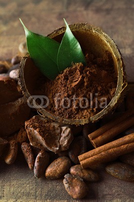 Africa Studio, Bowl with aromatic cocoa powder and green leaf on wooden background, close up (aroma, aromatisch, backgrounds, bohne, herb, schüssel, braun, kakao, koffein, schokolade, zimt, close-up, kakao, kaffee, farbe, sätze, süßwaren, dunkel, köstlich, nachspeise, details, feeds, essen, grün, ernten, zutaten, leaf, natürlich, nährun)