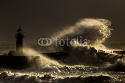 Carlos, Storm with big waves near a lighthouse (himmel, wasser, sonnenuntergang, natur, landschaft, warnung, weiß, licht, küste, turm, meer, ozean, dunkel, rivers, gefahr, küste, safety, fels, navigation, groß, signale, welle, sturm, stürmisch, tsunamis, wind, dramatisch, leuchtturm, atlantic, orka)