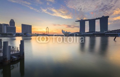 farizun amrod, Marina Bay Sands, SINGAPORE. (turm, rivers, reisen, angestrahlt, ingenieurwesen, attraktion, nacht, altersgenosse, skyline, marina, licht, twilight, schwarz, asien, ausstattung, metropole, gross, entwerfen, architektur, panorama, bellen, tourismus, hotel, konstruktion, äusseres, museu)