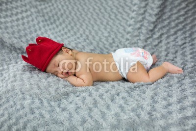 converse677, newborn baby is lying on fabric gray,6 week old (süss, schlafend, baby, baby, hintergrund, schöner, schönheit, körper, junge, kaukasier, kindheit, close-up, hübsch, gesicht, böden, blume, chapeau, horizontale, abbild, kleinkinder, unschuld, unschuldig, life, lebensstil, little, lying, männlic)