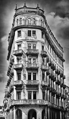 javigol860101, Black and white image of crumbling old building facade with dram (schwarz, weiß, bejahrt, architektur, balkon, gebäude, karibik, stadt, stadtlandschaft, kolonial, bunt, kolonne, cuba, kubaner, verfault, reiseziel, dramatisch, häuser, zerfressen, exotisch, äusseres, fassade, grunge, havana, erbschaft, historisc)