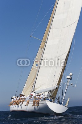 biker3, Group of crew members sitting on the side of a sailboat in the ocean (outdoors, tage, erholung, segelboot, bootfahren, boot, abenteuer, wassersport, crew, sailing, gruppe, leute, ozean, meer, leisure, sitzend, wasser, reihe, pause, nautisch, segel, schiffe, aussen, marin, california, yacht, wasserfahrzeuge, verkehr, bla)