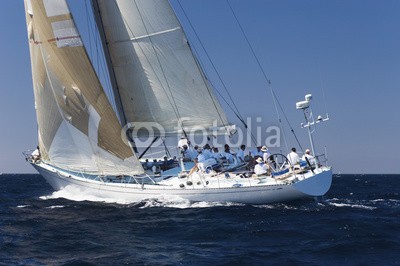 biker3, Side view of a group of crew members sitting on the side of a sailboat in the ocean against sky (outdoors, tage, erholung, segelboot, bootfahren, boot, abenteuer, wassersport, crew, sailing, gruppe, leute, ozean, meer, leisure, sitzend, wasser, pause, nautisch, segel, schiffe, aussen, marin, california, yacht, wasserfahrzeuge, verkehr, entspannun)