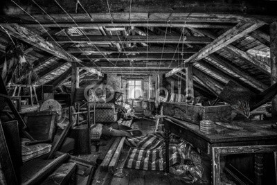 portishead5, Dachstuhl im Geisterhotel (leerstehend, hotel, zimmer, bejahrt, verfallen, verschmutzt, ruine, tapete, schimmel, vergessen, unordnung, verwesen, hausrat, bett, gardine, kaputt, unbewohnt, messie, mess, haus, demo)