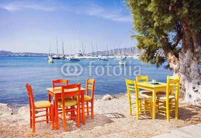 kite_rin, Colorful greek coast, Milos island, Cyclades, Greece (griechenland, griechen, restaurant, insel, café, platz, tourismus, mittelmeer, meer, küste, straße, tisch, town, niemand, reisen, anblick, rot, reiseziel, urlaub, landschaft, touristisch, sommer, aussen, morgens, sonne, traditionell, southern, stran)
