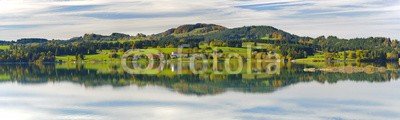 Wolfilser, Panorama Landschaft in Bayern im Allgäu (spiegelung, see, panorama, bavaria, landschaft, berg, alpen, frühling, natur, berg, wiese, wiese, beine, symmetrisch, symmetrie, besinnung, spiegel, berg, mountain view, deutsch, wasser, landwirtschaft, niemand, gebirgskette, gipfel, umwelt, himmel, wolke)