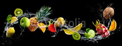 Alexander Raths, Fruits with water splash (hintergrund, banane, beere, schwarz, zitrusgewächs, sauber, klar, close-up, kokos, copy space, fallen lassen, strömend, essen, duftend, frisch, obst, grün, gesund, zutaten, saftiges, kiwi, blatt, lemmon, lebensstil, flüssigkeit, bewegung, eis, nieman)