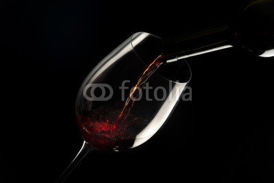 MAURO, glass with red wine on black background (wein, rot, trinken, glas, flasche, chianti, merlot, foodie, ernten, weinprobe, alkohol, hintergrund, bar, schöner, getränke, bordeaux, cabernet, feiern, feier, abendessen, trinkend, weintraube, party, gießen, schütten, besinnung, restaurant, platsc)