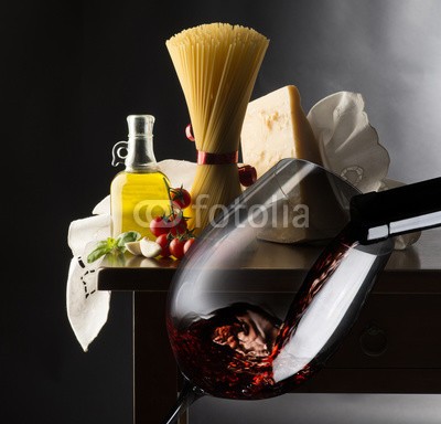 MAURO, Italian food and wine (wein, rot, glas, trinken, italien, essen, italienische küche, pasta, spaghetti, diät, vegetarisch, kochen, traditionell, nährung, tomaten, öl, olive-oil, basilikum, käse, parmesa)