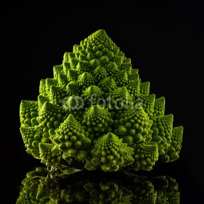 fotoatelie, Fresh Romanesco cabbage on black background (kohl, schwarz, dunkel, essen, anblick, ackerbau, brokkoli, blumenkohl, schließen, close-up, farbe, konzept, kochen, diät, essen, blume, fraktal, frisch, frische, grün, gesundheit, gesund, zutaten, blatt, lebensstil, makro, natürlich, natur, organisc)