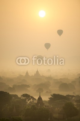 Sakrapee Nopparat, Sunrise scene at pagoda ancient city field in Bagan Myanmar. (burma, burma, uralt, asien, pagode, tempel, sonnenaufgang, architektur, landschaft, buddhist, anblick, religion, orientierungspunkt, morgens, religiös, erbschaft, stupa, birmanisch, landschaftlich, natur, reisen, sonnenuntergang, stadt, alt, buddhismu)